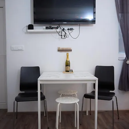 Lofty Sky Retreat - M&d Apartman