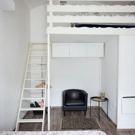 Lofty Sky Retreat - M&d